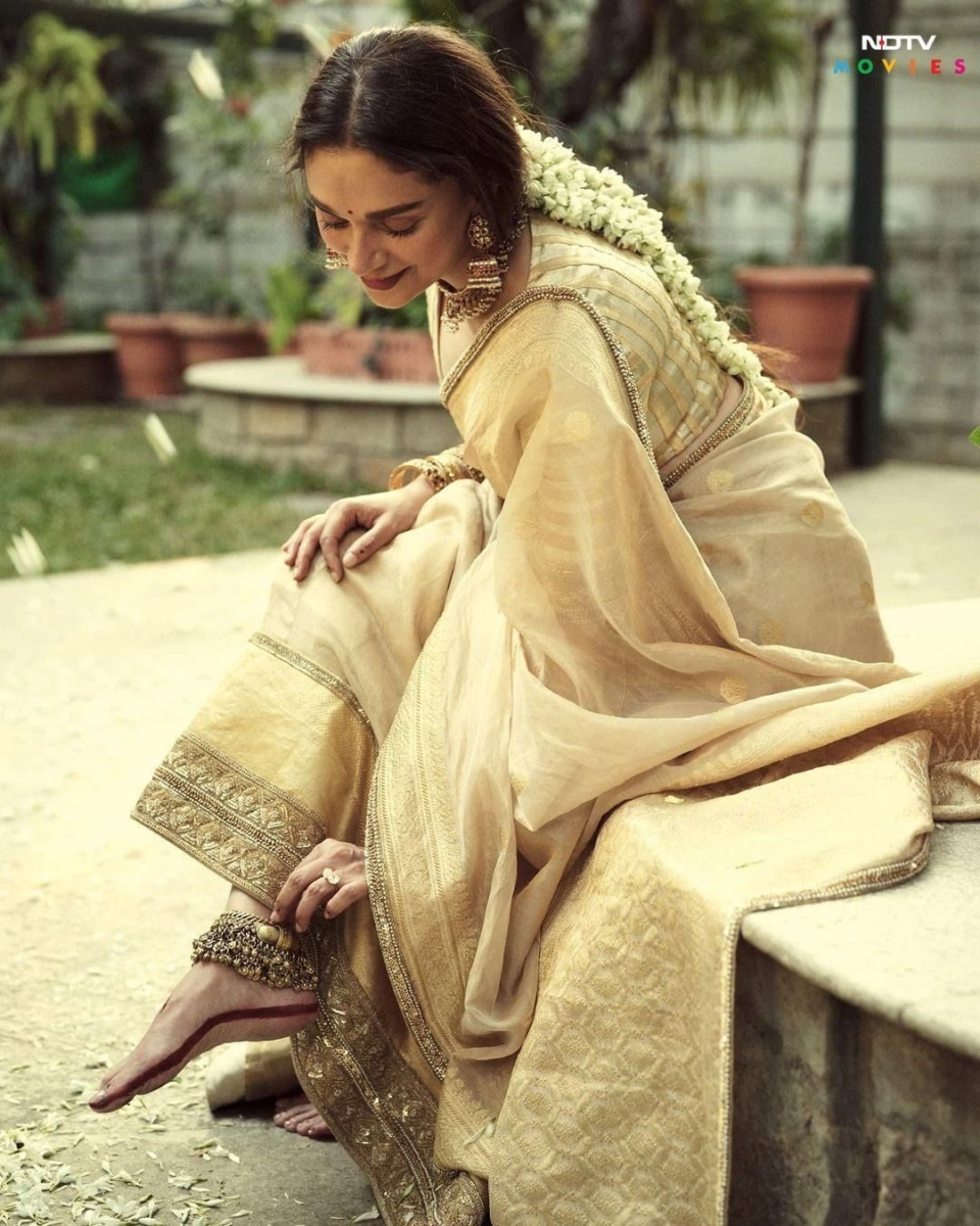 The Return of Gajras: Traditional Floral Hairstyles Brides Can't Stop Loving