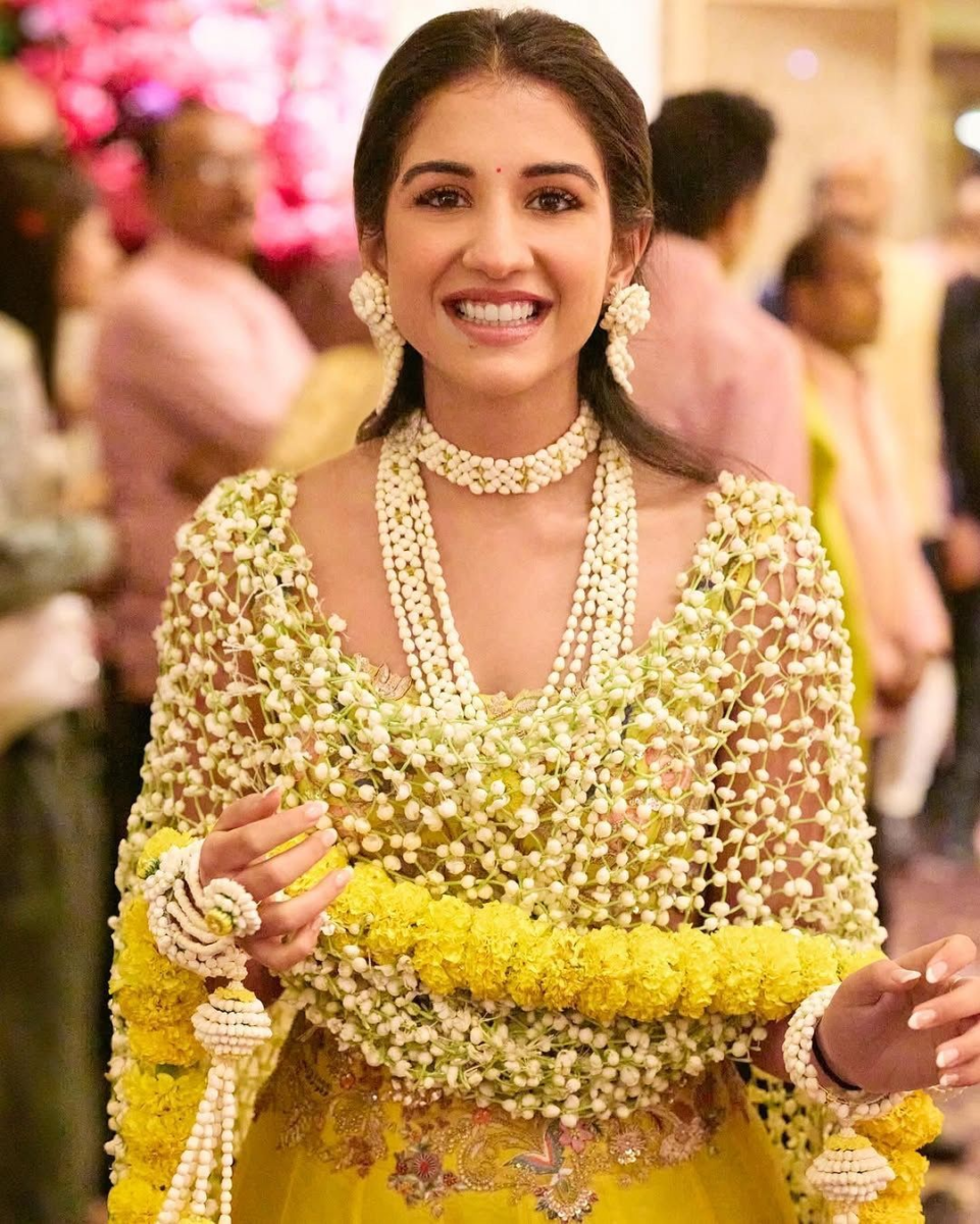 Radhika Merchant's Viral Mogra Dupatta