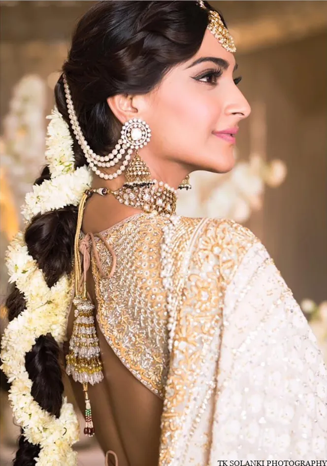 Floor-Length Gajras, Mogra Kaleeras & Floral Buns: The Bridal Hair Trends Dominating 2026 Weddings